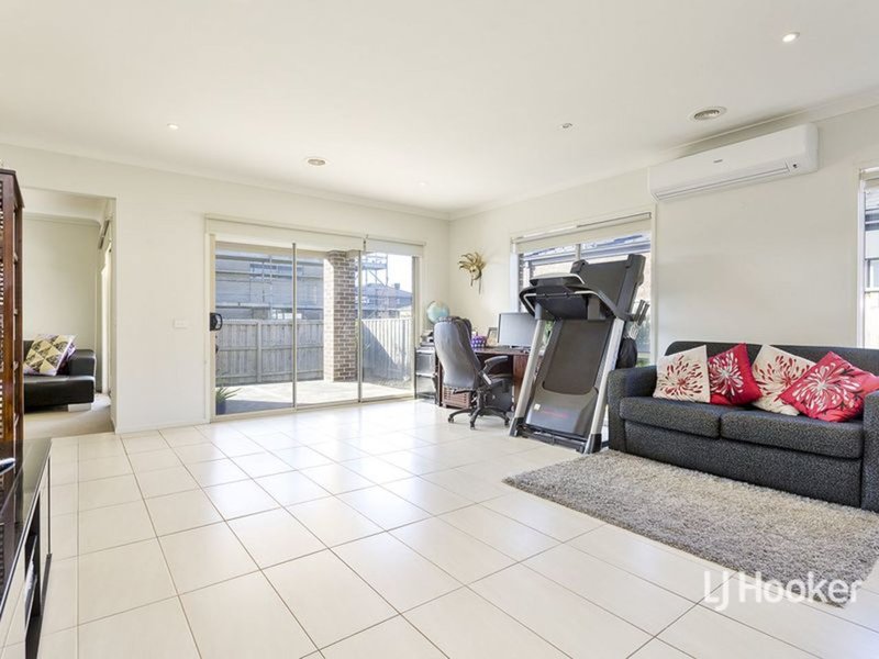 Photo - 89 Tristania Drive, Point Cook VIC 3030 - Image 5