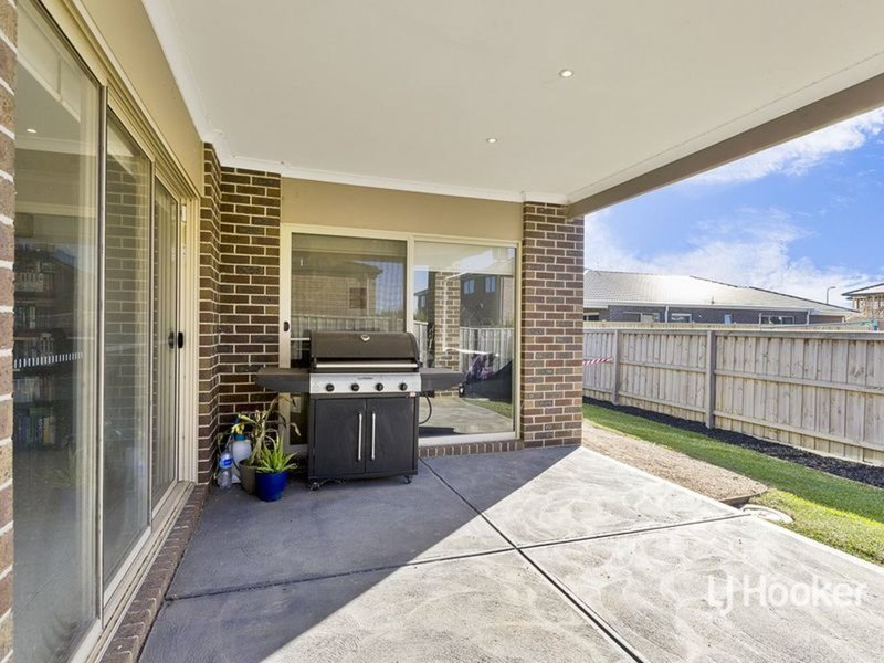 Photo - 89 Tristania Drive, Point Cook VIC 3030 - Image 9