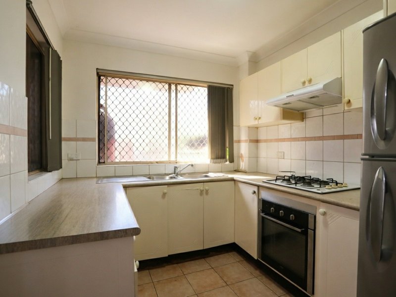 Photo - 8/90-92 Stapleton Street, Pendle Hill NSW 2145 - Image 2