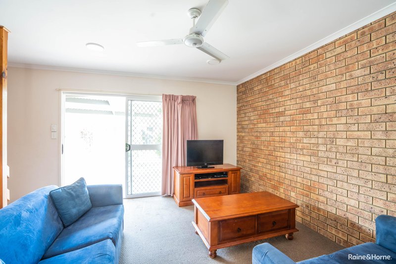 Photo - 8/99 Cypress Street, Torquay QLD 4655 - Image 4