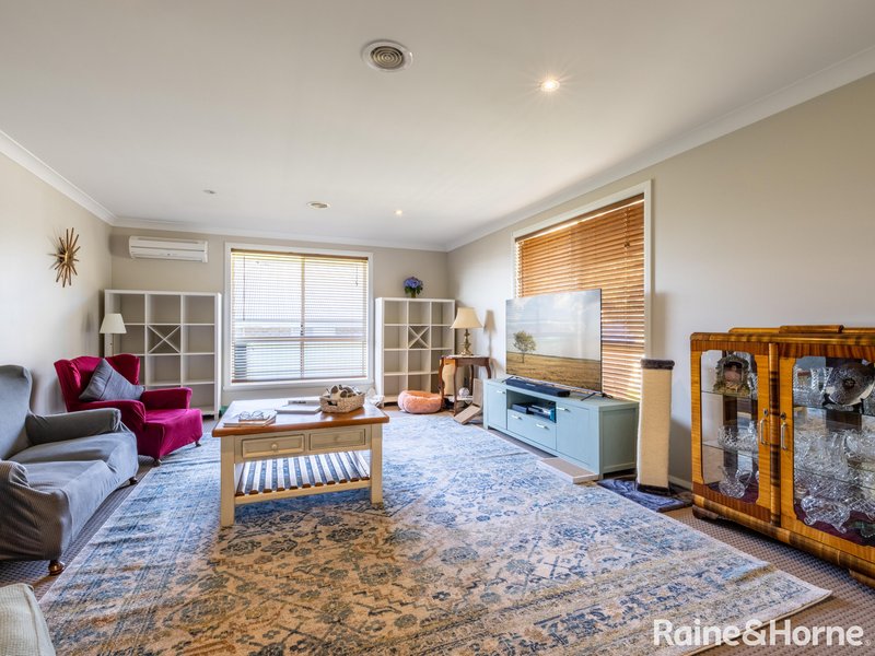 Photo - 8A Blaxland Drive, Llanarth NSW 2795 - Image 2