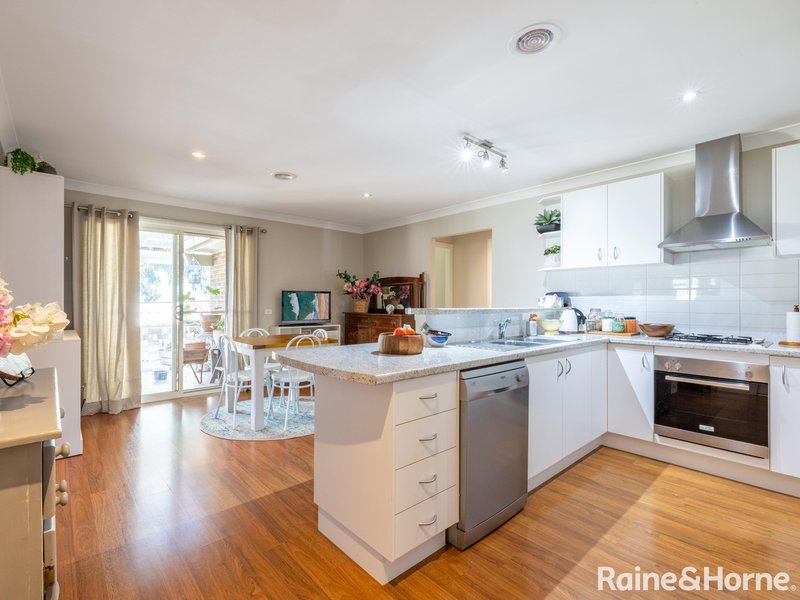 Photo - 8A Blaxland Drive, Llanarth NSW 2795 - Image 5