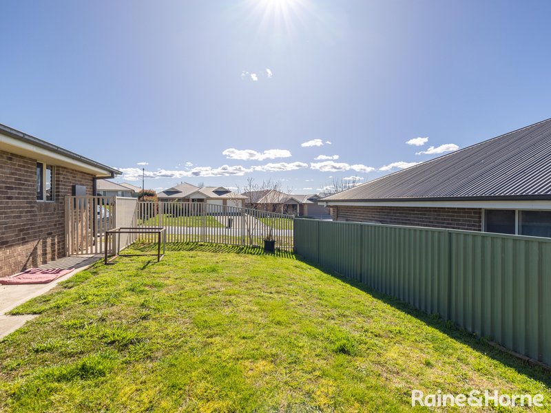 Photo - 8A Blaxland Drive, Llanarth NSW 2795 - Image 14