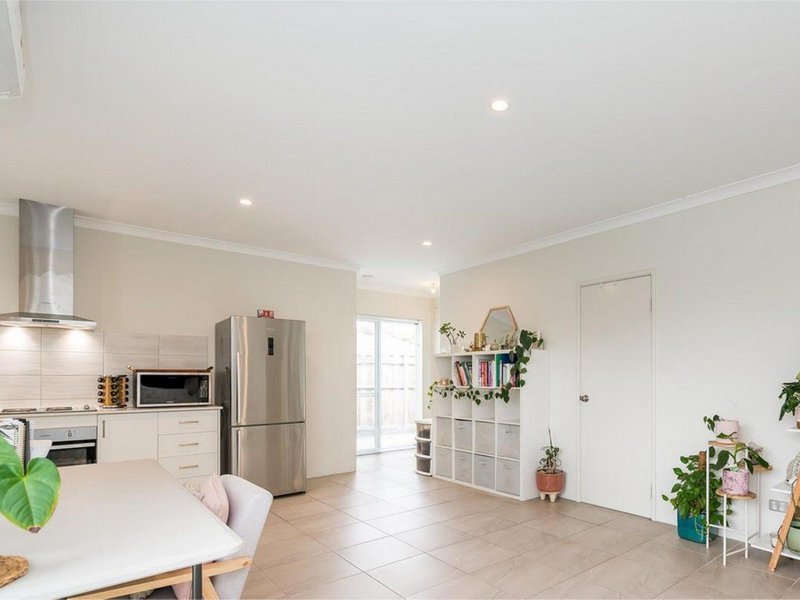 Photo - 8a Ensign Way, Ellenbrook WA 6069 - Image 1