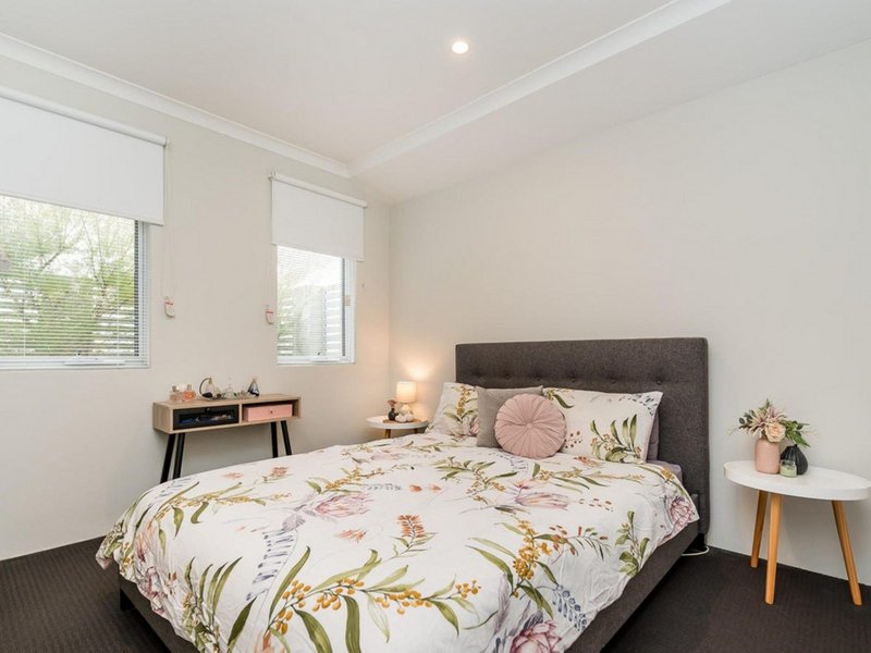 Photo - 8a Ensign Way, Ellenbrook WA 6069 - Image 3