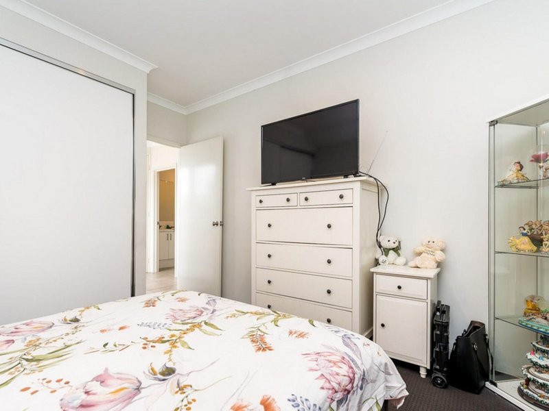 Photo - 8a Ensign Way, Ellenbrook WA 6069 - Image 4