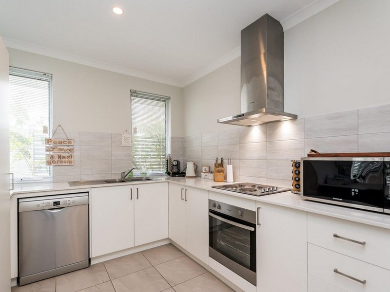 Photo - 8a Ensign Way, Ellenbrook WA 6069 - Image 5