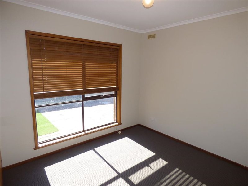 Photo - 8A Harriett Street, Horsham VIC 3400 - Image 8