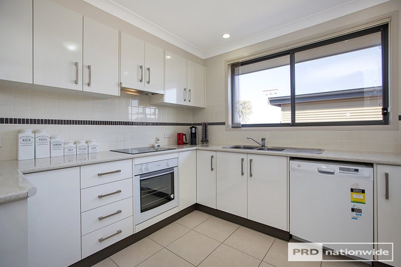 Photo - 8a Karenvar Avenue, Tamworth NSW 2340 - Image 3