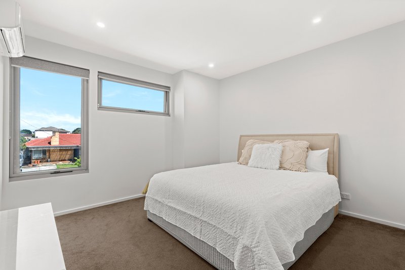 Photo - 8A Konrad Street, Bentleigh East VIC 3165 - Image 6