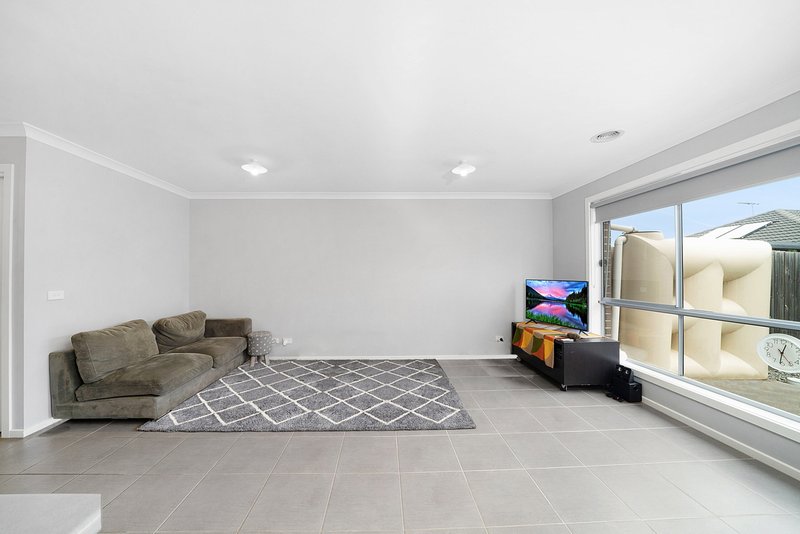 Photo - 8a Maryann Way, Tarneit VIC 3029 - Image 5