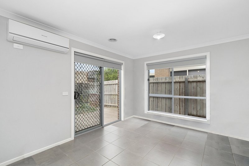 Photo - 8a Maryann Way, Tarneit VIC 3029 - Image 6