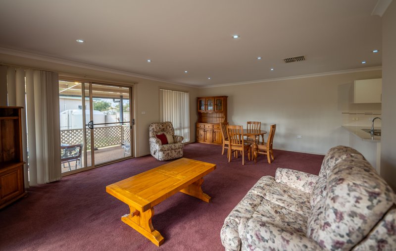 Photo - 8A Mcmillan Place, Forbes NSW 2871 - Image 6