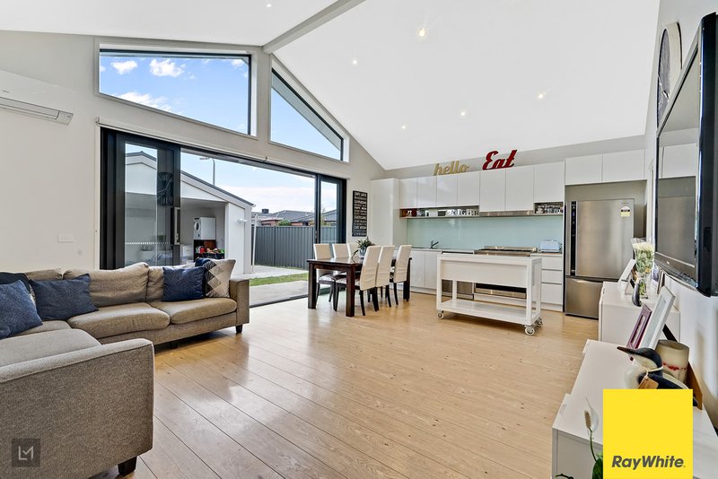 Photo - 8a Miniata Way, Manor Lakes VIC 3024 - Image 7