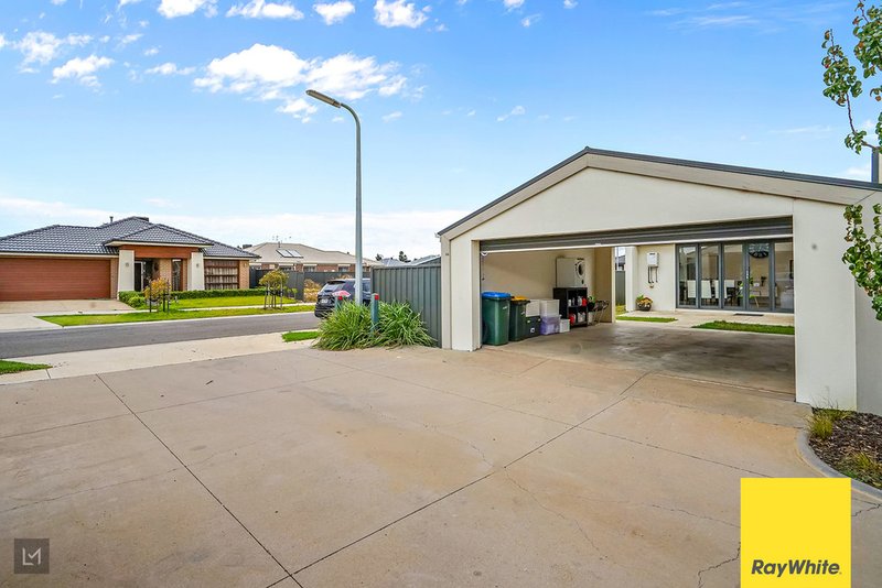 Photo - 8a Miniata Way, Manor Lakes VIC 3024 - Image 14