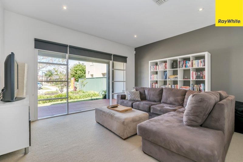 Photo - 8a Oriole Walk, Mawson Lakes SA 5095 - Image 4