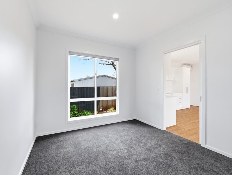 Photo - 8A Paruna Place, Hoppers Crossing VIC 3029 - Image 16