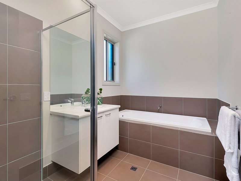 Photo - 8A Roger Pitt Street, Modbury Heights SA 5092 - Image 5