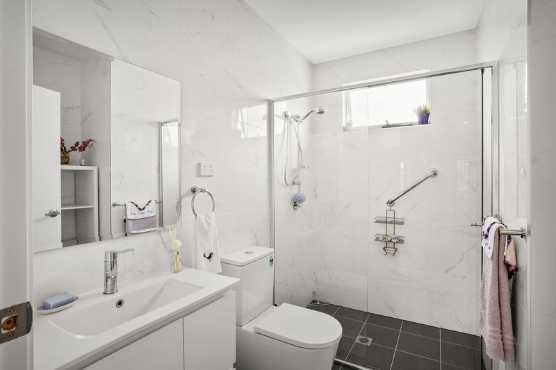 Photo - 8A Templeton Crescent, Baulkham Hills NSW 2153 - Image 5