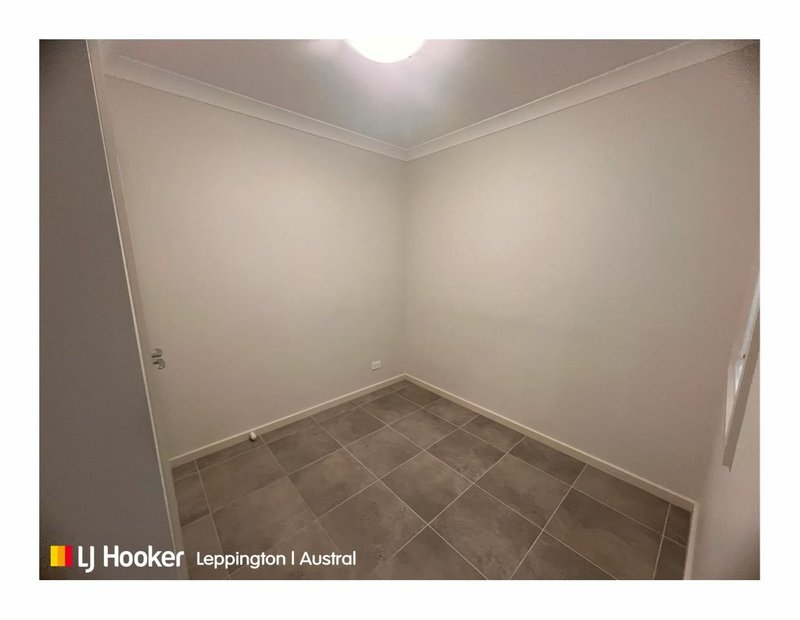 Photo - 8b Bergin Circuit, Leppington NSW 2179 - Image 4