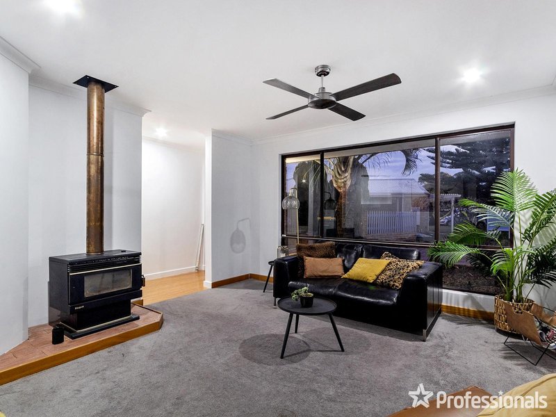 Photo - 8B Portsea Place, Cooloongup WA 6168 - Image 3