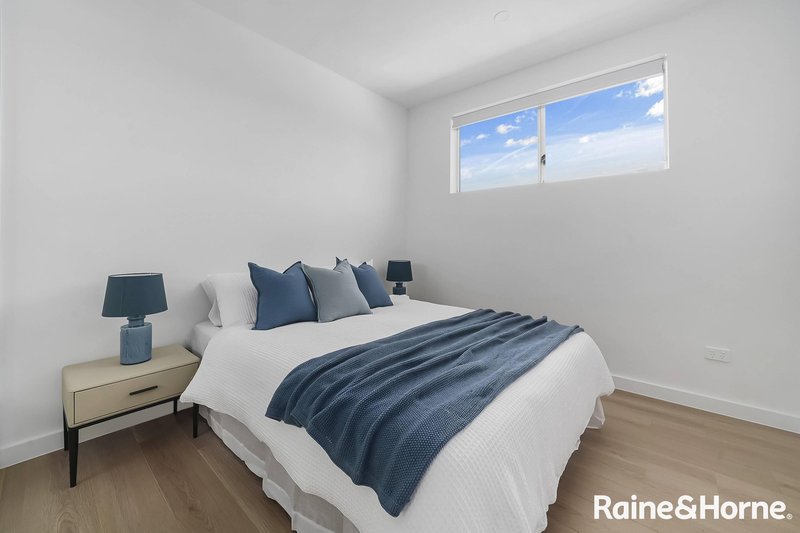 Photo - 8D Jacana Place, Ingleburn NSW 2565 - Image 3
