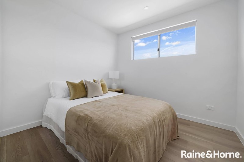 Photo - 8D Jacana Place, Ingleburn NSW 2565 - Image 8