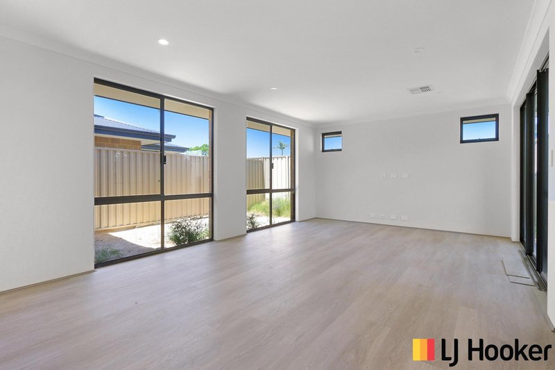 Photo - 8D Wellington Street, Queens Park WA 6107 - Image 4