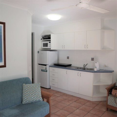 Photo - 9 & 10/14 Scawfell Avenue, Slade Point QLD 4740 - Image 4