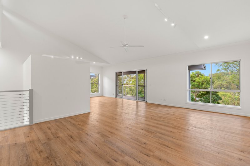 Photo - 9 & 10/4 Fleay Court, Burleigh Heads QLD 4220 - Image 3