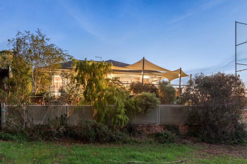 Photo - 9 Acacia Place, Burwood VIC 3125 - Image 15