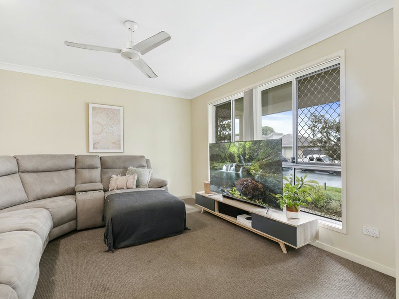 Photo - 9 Adam Street, Beachmere QLD 4510 - Image 9