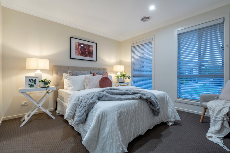 Photo - 9 Adventure Crescent, Roxburgh Park VIC 3064 - Image 8