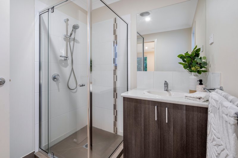 Photo - 9 Adventure Crescent, Roxburgh Park VIC 3064 - Image 9