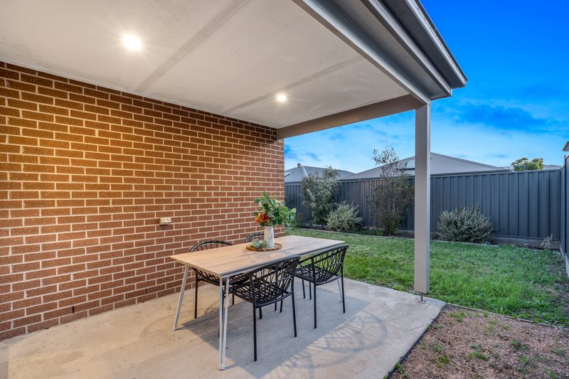 Photo - 9 Adventure Crescent, Roxburgh Park VIC 3064 - Image 14