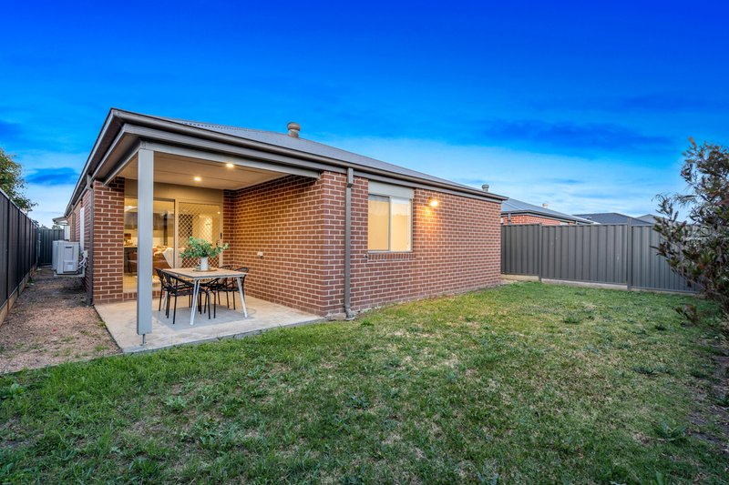 Photo - 9 Adventure Crescent, Roxburgh Park VIC 3064 - Image 15