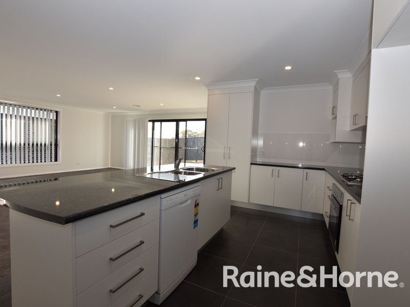 Photo - 9 Andres Street, Orange NSW 2800 - Image 6