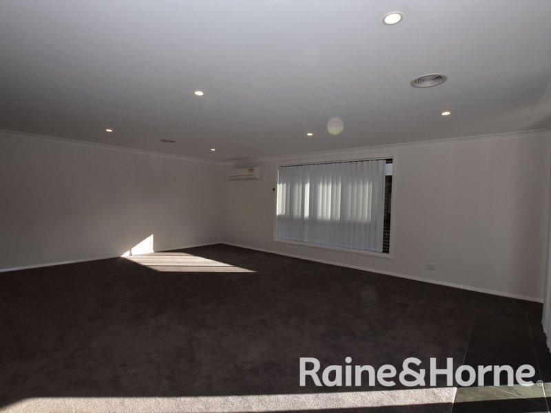 Photo - 9 Andres Street, Orange NSW 2800 - Image 8