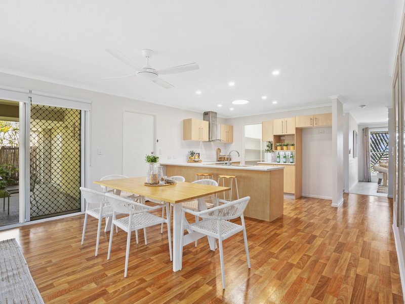 Photo - 9 Angourie Crescent, Pacific Pines QLD 4211 - Image 7