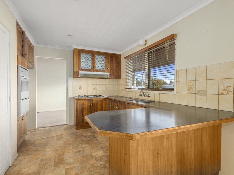 Photo - 9 Anne Road, Woodend VIC 3442 - Image 3