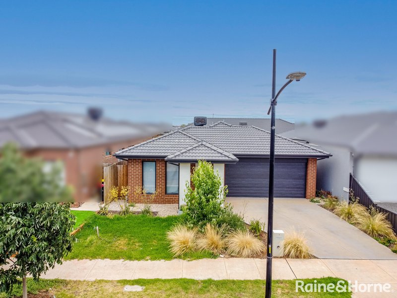 9 Antonio Drive, Melton South VIC 3338