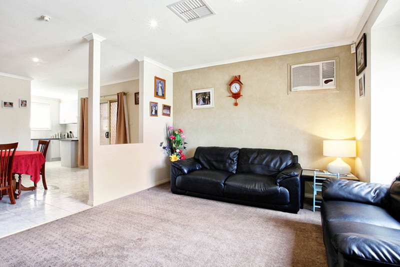 Photo - 9 Armstrong Court, Roxburgh Park VIC 3064 - Image 3