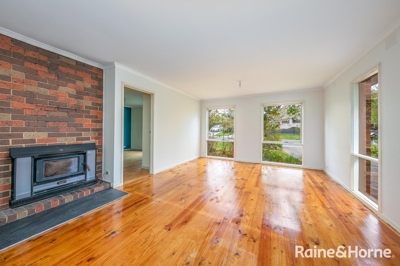 Photo - 9 Arnold Court, Woodend VIC 3442 - Image 2