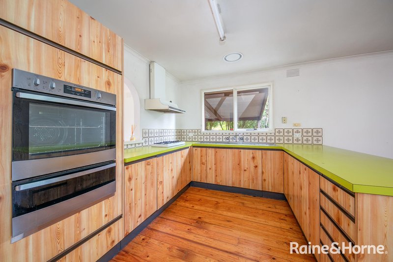 Photo - 9 Arnold Court, Woodend VIC 3442 - Image 3