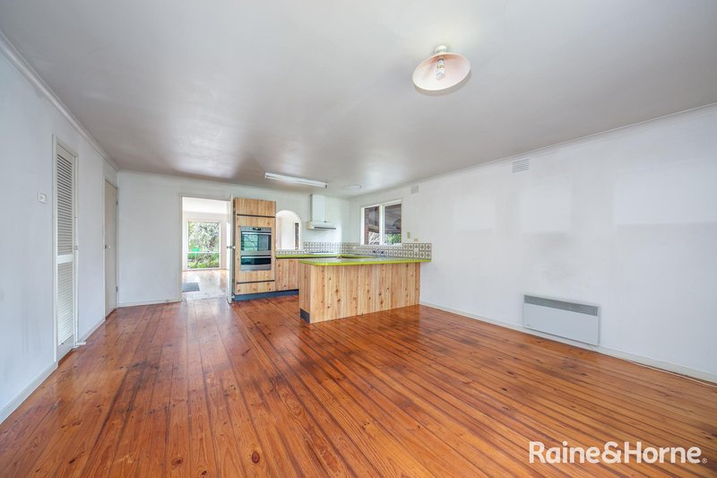 Photo - 9 Arnold Court, Woodend VIC 3442 - Image 4