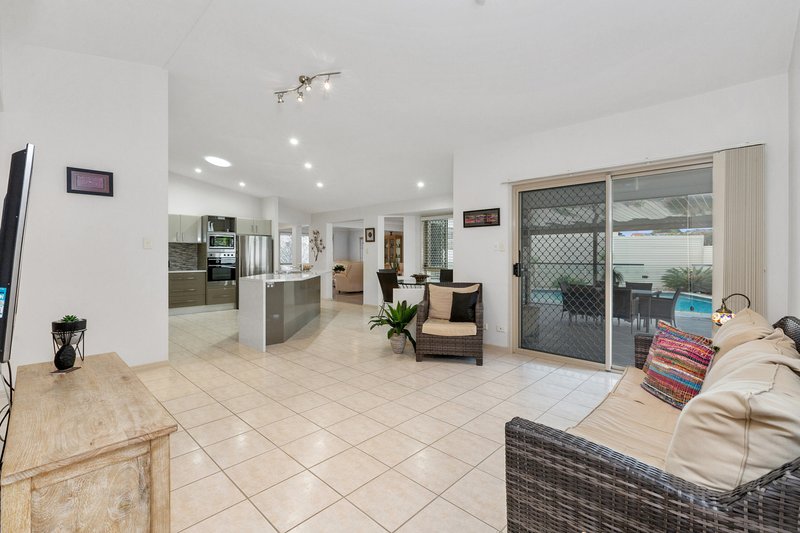 Photo - 9 Ashgrove Place, Banora Point NSW 2486 - Image 9