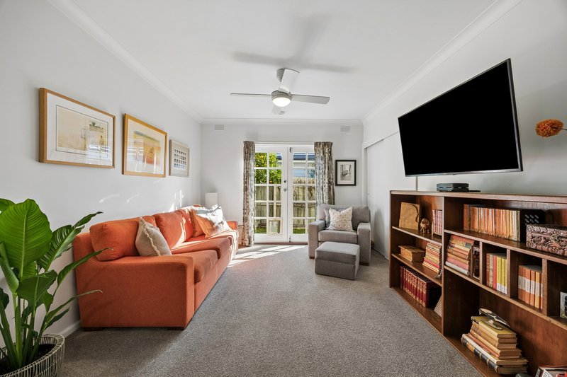 Photo - 9 Ashmore Avenue, Mordialloc VIC 3195 - Image 2