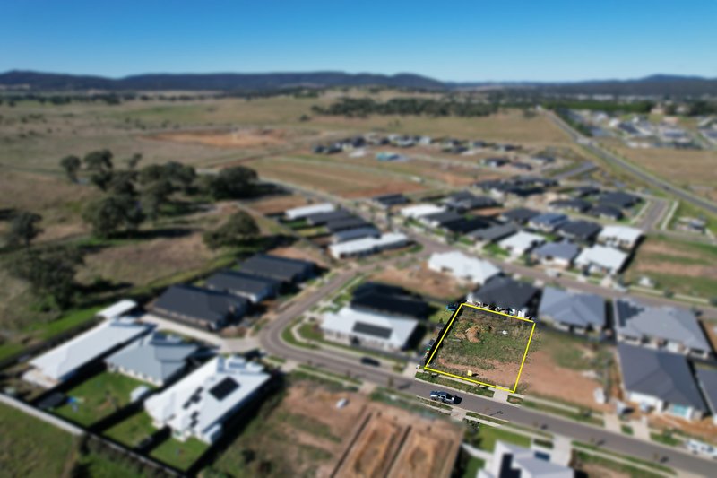 Photo - 9 Aston Martin Drive, Goulburn NSW 2580 - Image 3