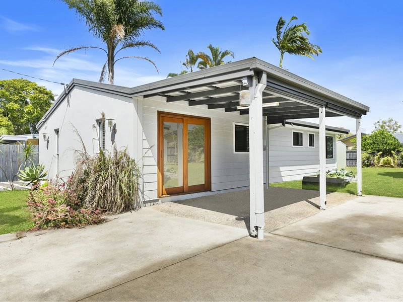 Photo - 9 Avon Avenue, Banksia Beach QLD 4507 - Image 3