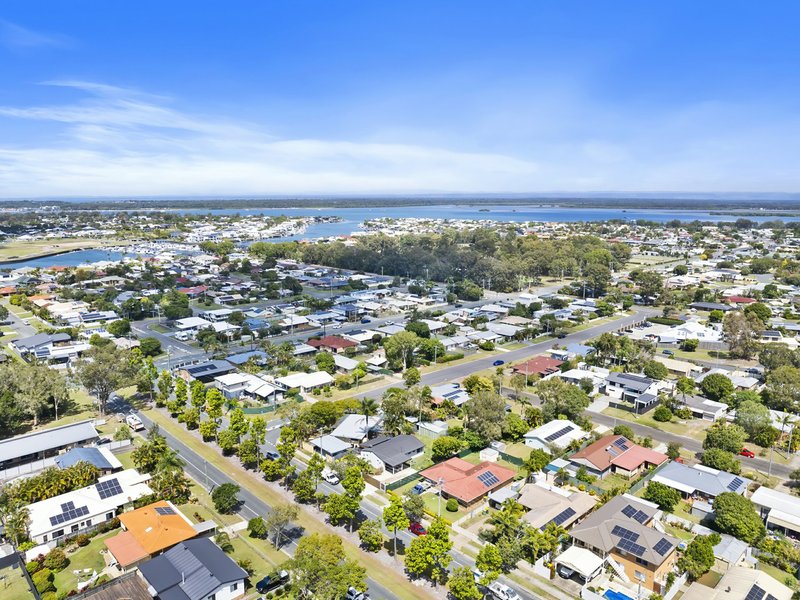 Photo - 9 Avon Avenue, Banksia Beach QLD 4507 - Image 22